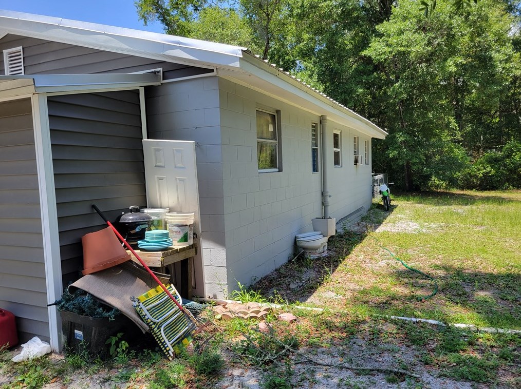 512 Avenue F, Carrabelle FL  32322-7750 exterior