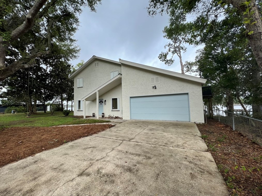 609 Riverview Dr, Carrabelle, FL 32322