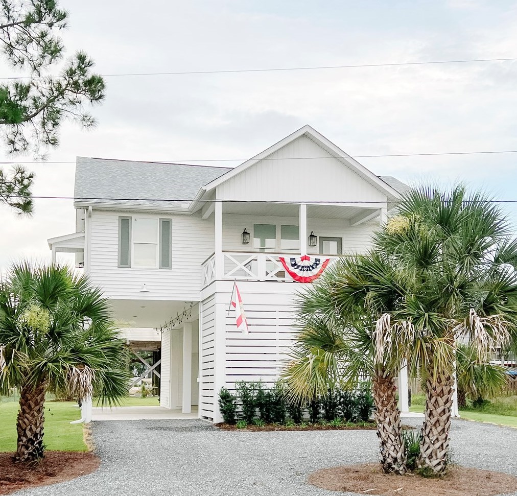 1449 Cypress St, Ochlockonee Bay, FL 32346