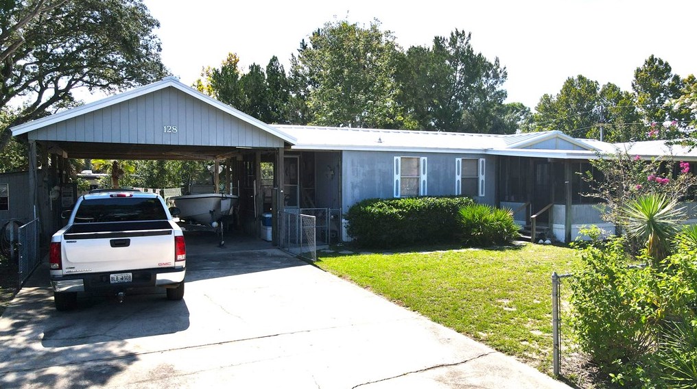 128 Arizona St, Carrabelle, FL 32322