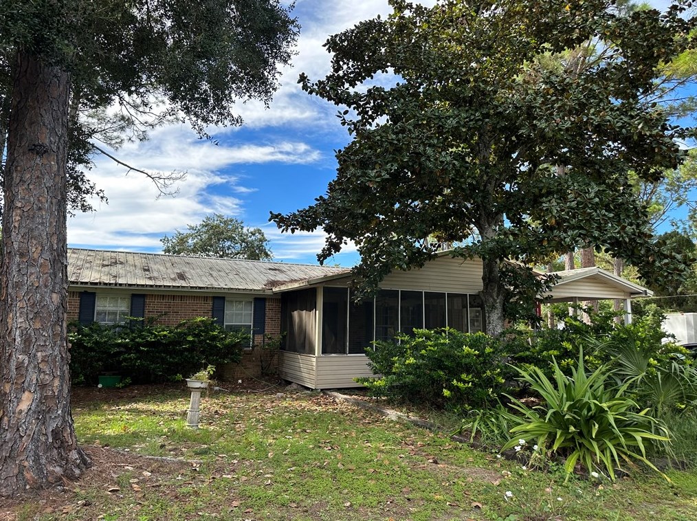 35 S Franklin St, Saint George Island, FL 32328