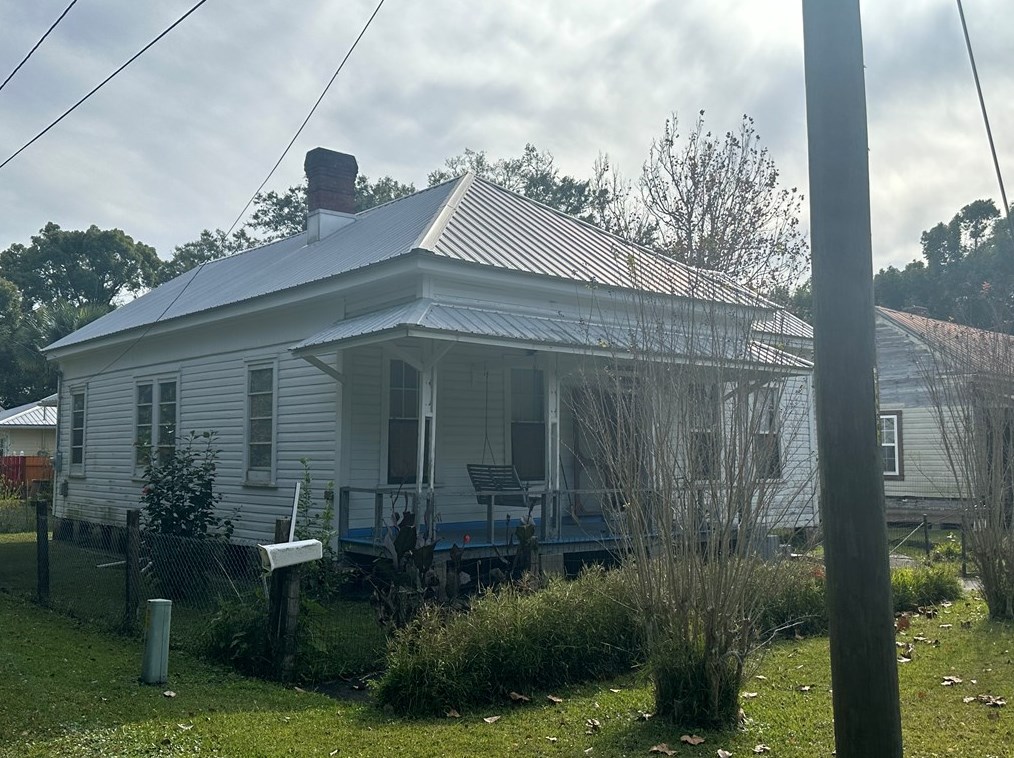 96 Avenue D, Apalachicola, FL 32320-1759