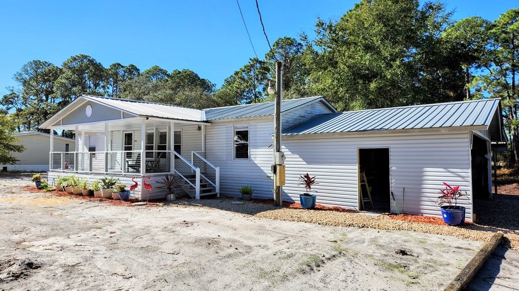 309 N 12th St, Carrabelle, FL 32322