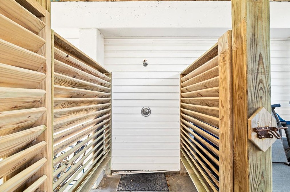 949 Gulf Beach Dr, Saint George Island FL  32328-3002 exterior