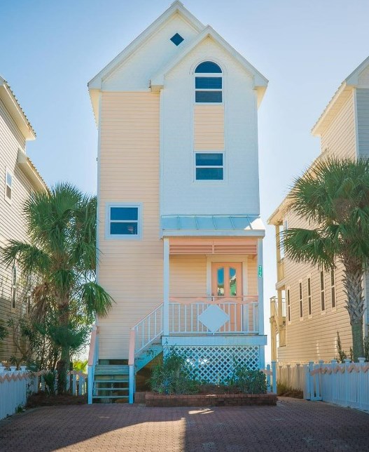 72 E Gorrie Dr, Saint George Island, FL 32328