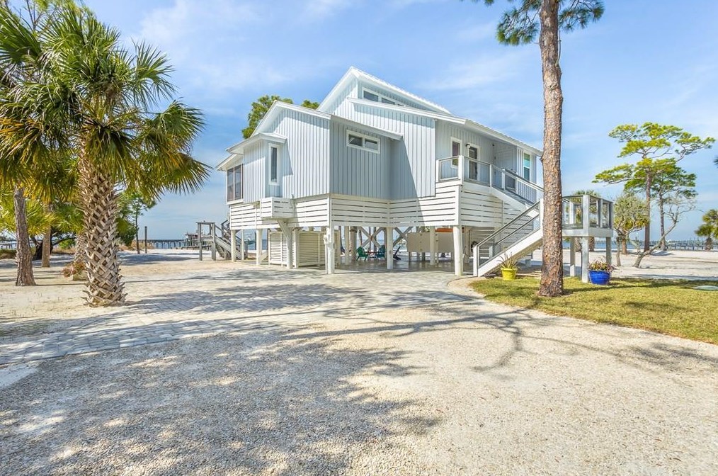 2059 Turpentine Trl, Saint George Island, FL 32328-2134