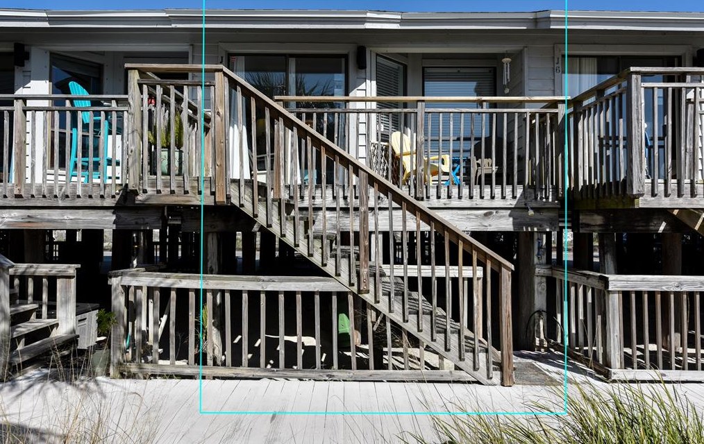 1804 Gulf Bch Dr, Saint George Island FL  32328-2827 exterior