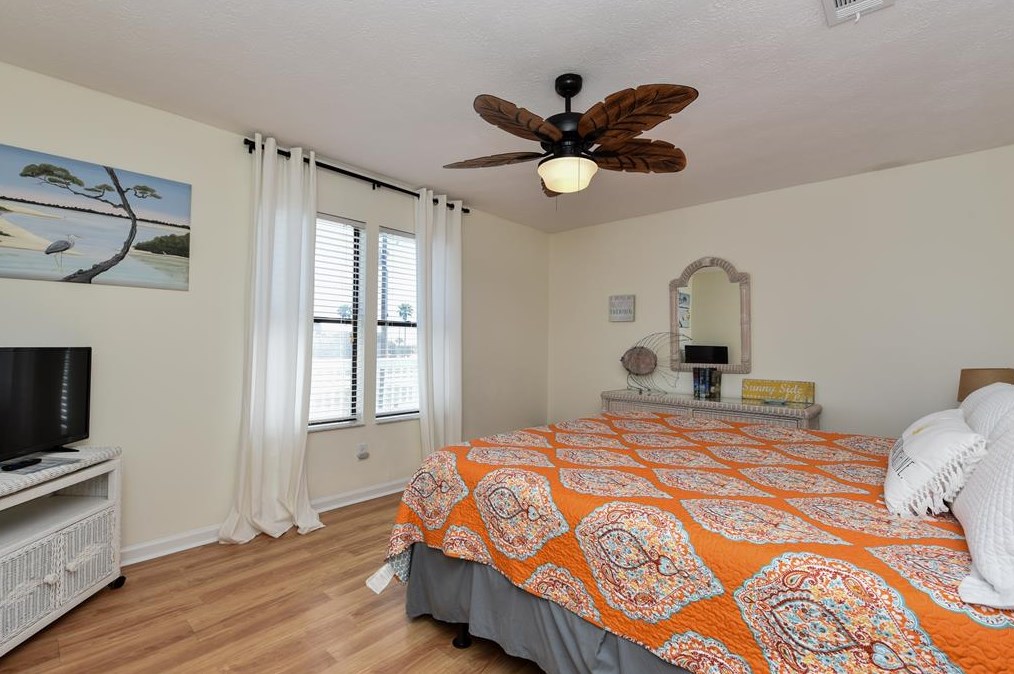 533 Gulf Bch Dr, Saint George Island FL  32328-2904 exterior