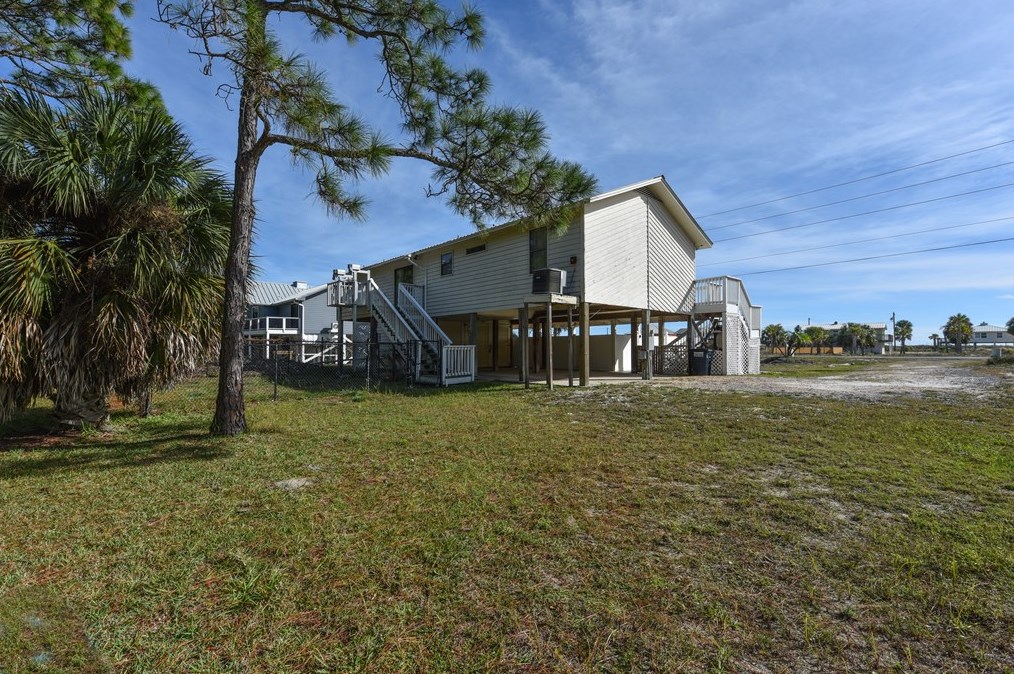 533 Gulf Bch Dr, Saint George Island FL  32328-2904 exterior