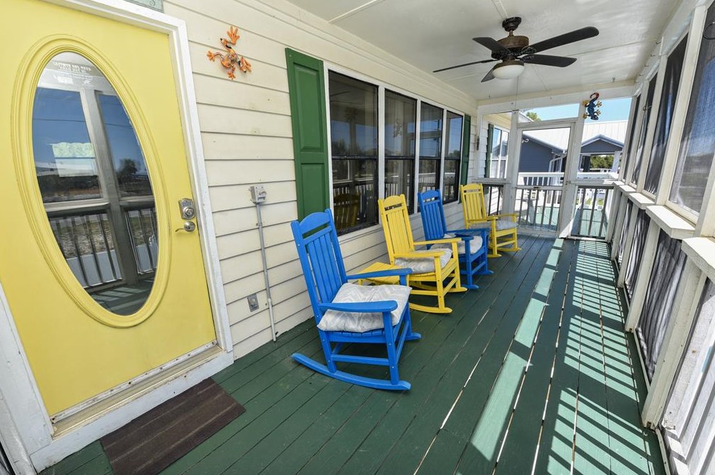 533 Gulf Bch Dr, Saint George Island FL  32328-2904 exterior