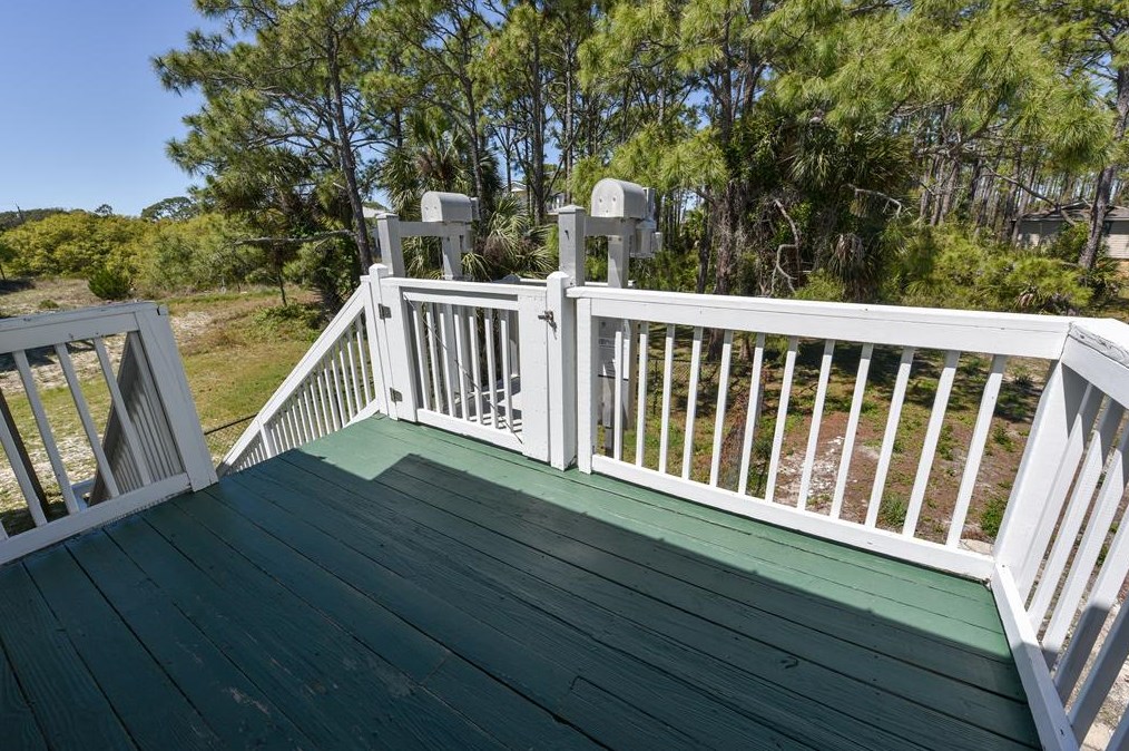 533 Gulf Bch Dr, Saint George Island FL  32328-2904 exterior