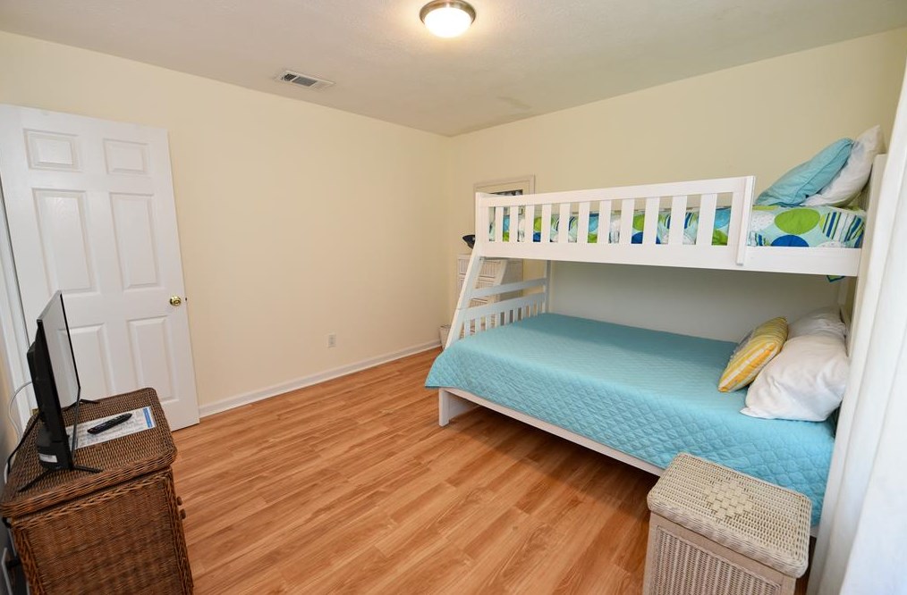 533 Gulf Bch Dr, Saint George Island FL  32328-2904 exterior