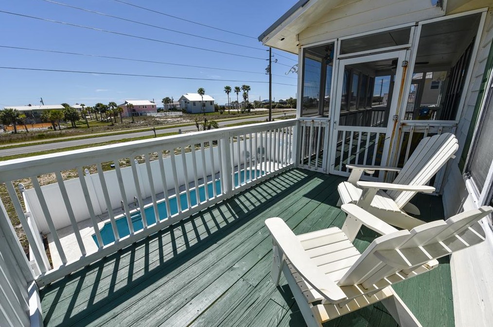 533 Gulf Bch Dr, Saint George Island FL  32328-2904 exterior