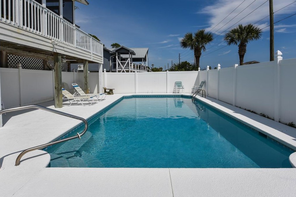 533 Gulf Bch Dr, Saint George Island FL  32328-2904 exterior