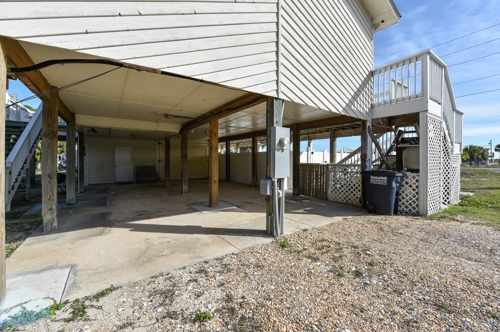 533 Gulf Bch Dr, Saint George Island FL  32328-2904 exterior