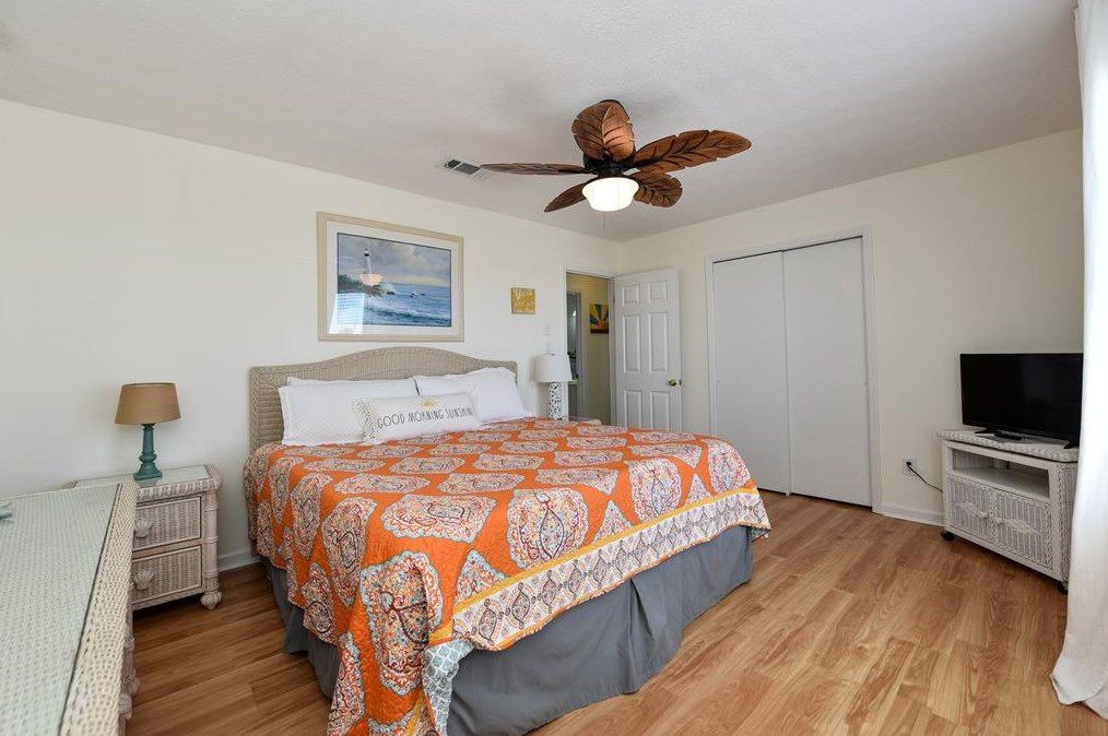 533 Gulf Bch Dr, Saint George Island FL  32328-2904 exterior