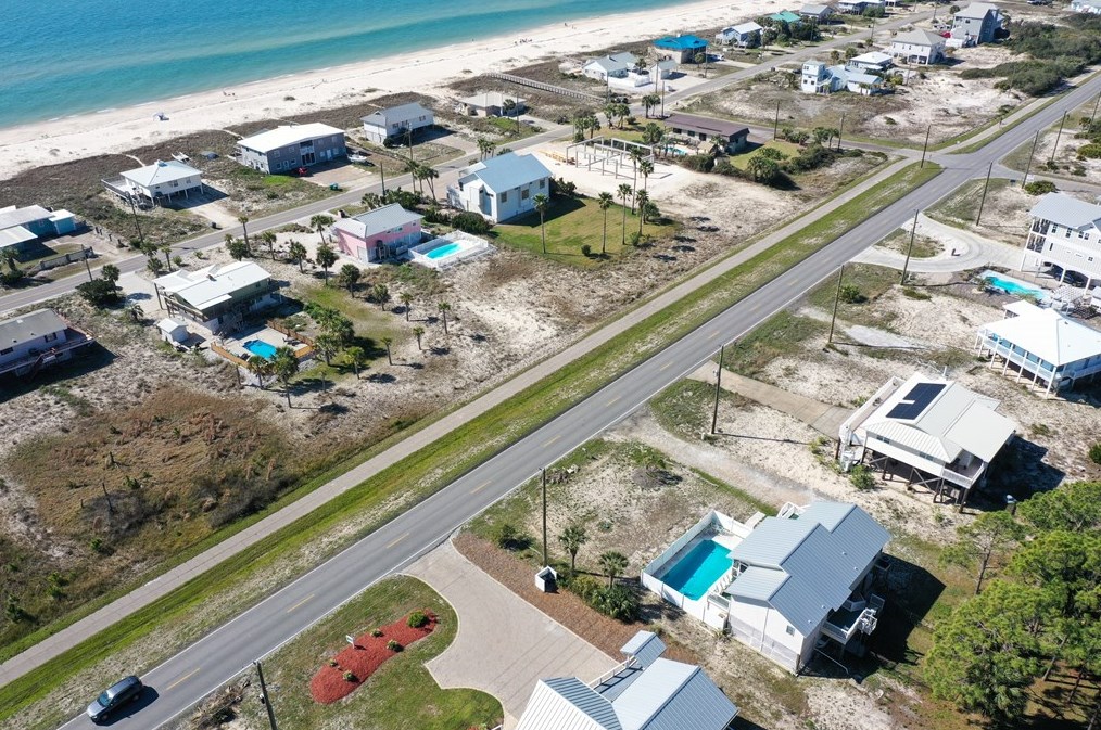 533 Gulf Bch Dr, Saint George Island FL  32328-2904 exterior