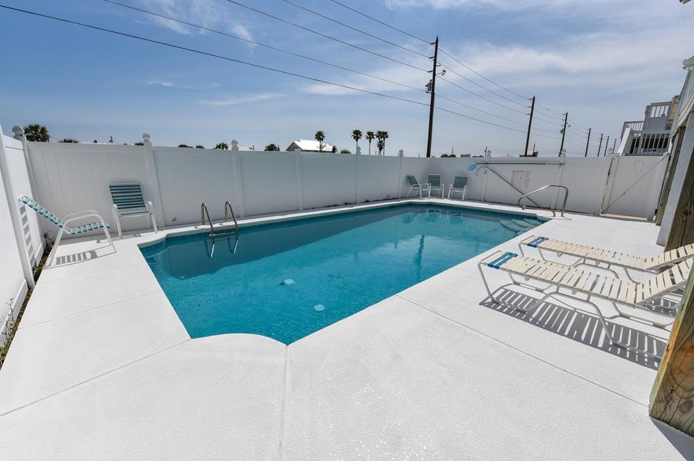 533 Gulf Bch Dr, Saint George Island FL  32328-2904 exterior