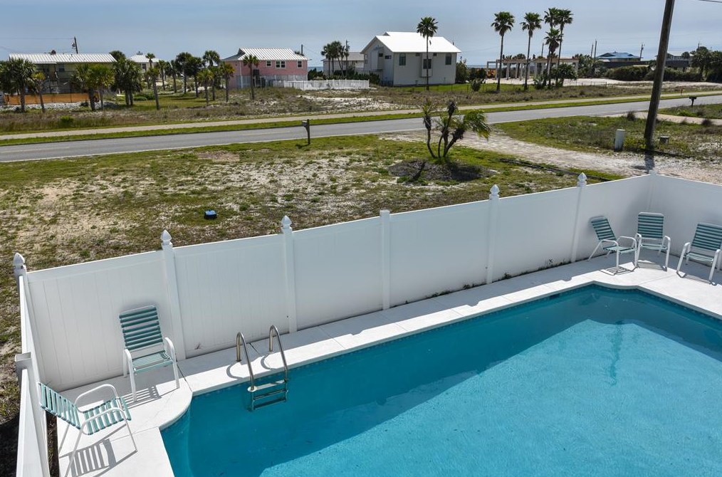 533 Gulf Bch Dr, Saint George Island FL  32328-2904 exterior