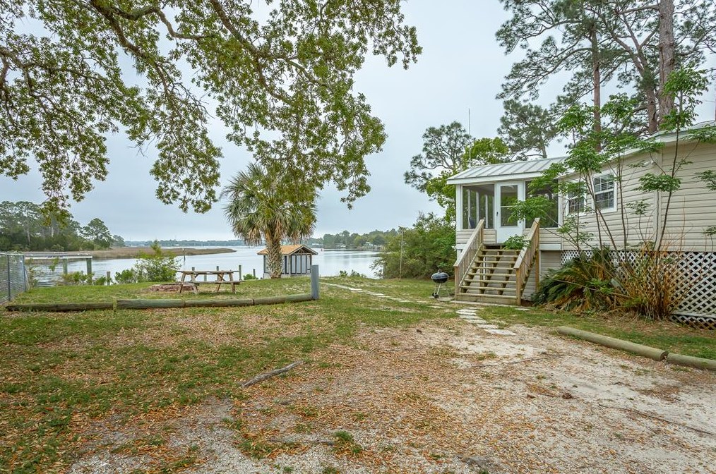 295 River Rd, Carrabelle, FL 32322-5020