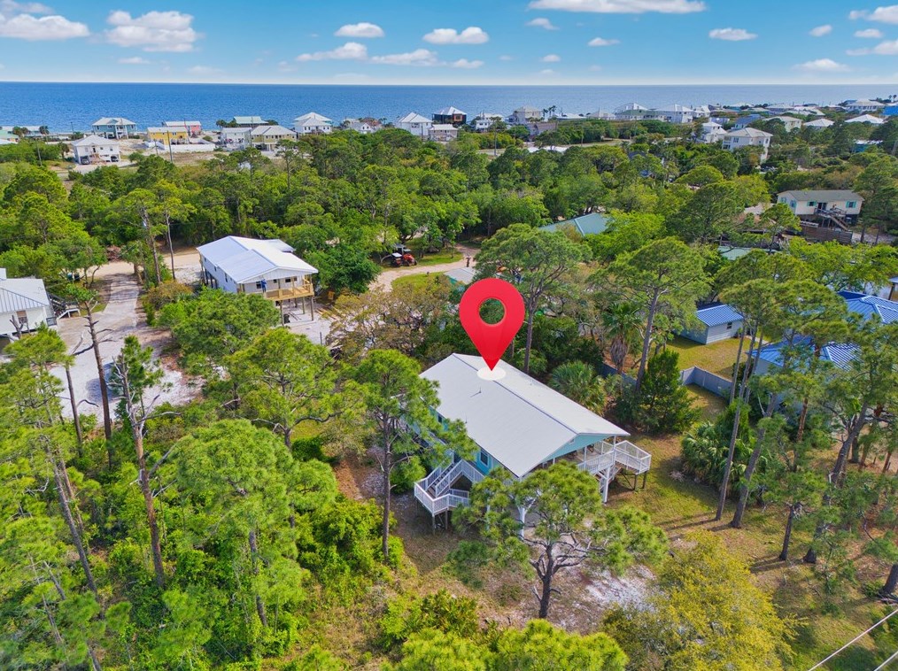 748 W Bay Shore Dr, Saint George Island, FL 32328