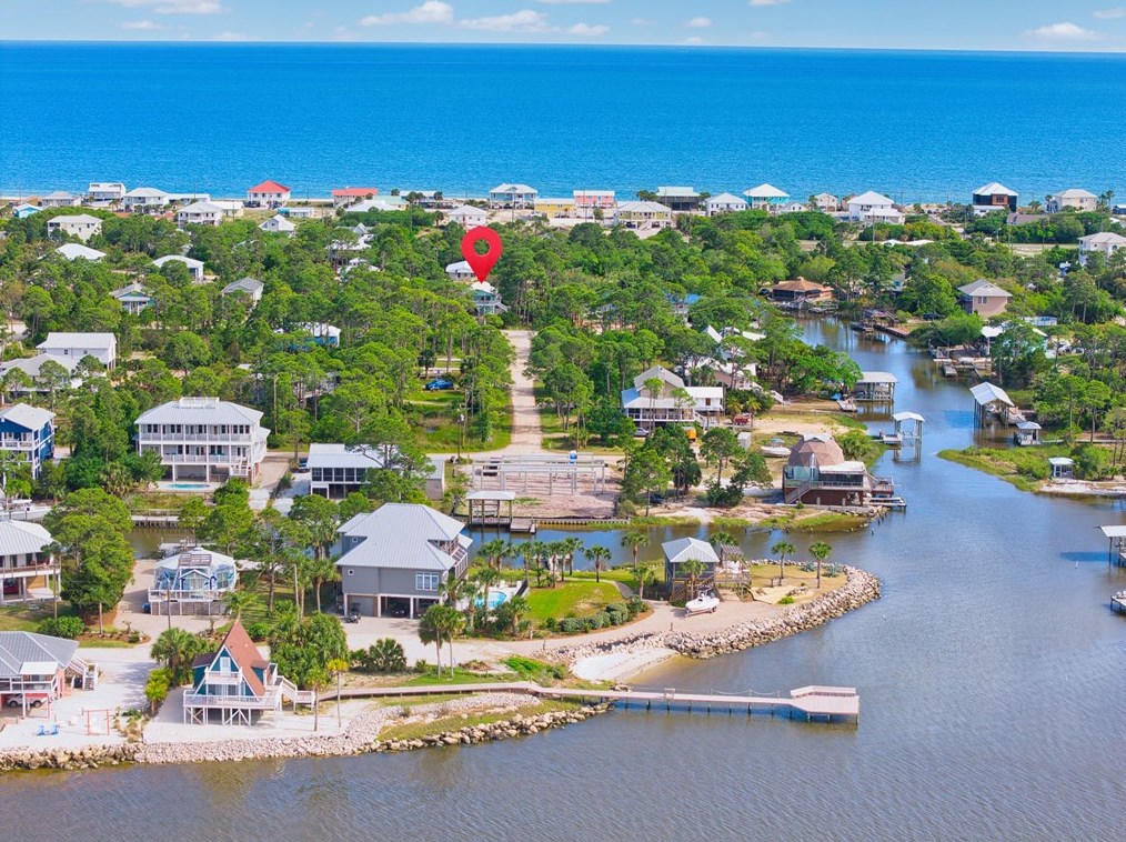 748 Bayshore Dr, Saint George Island FL  32328-2965 exterior