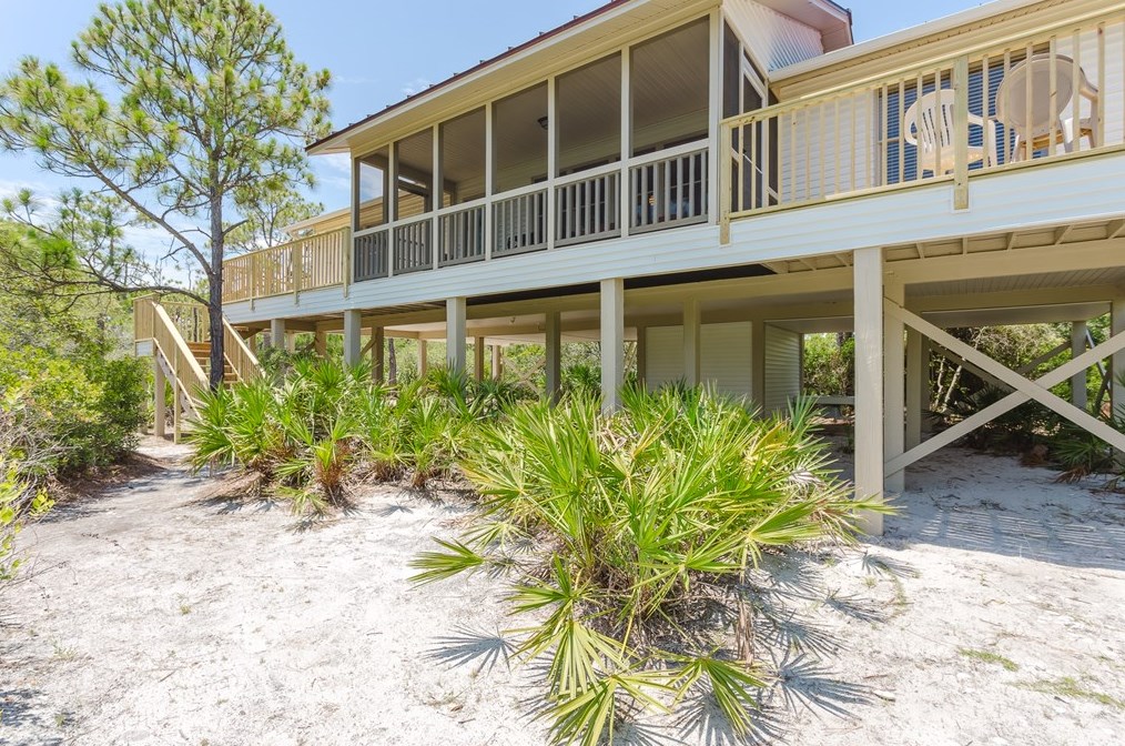 1704 Lilac Ln, Saint George Island, FL 32328
