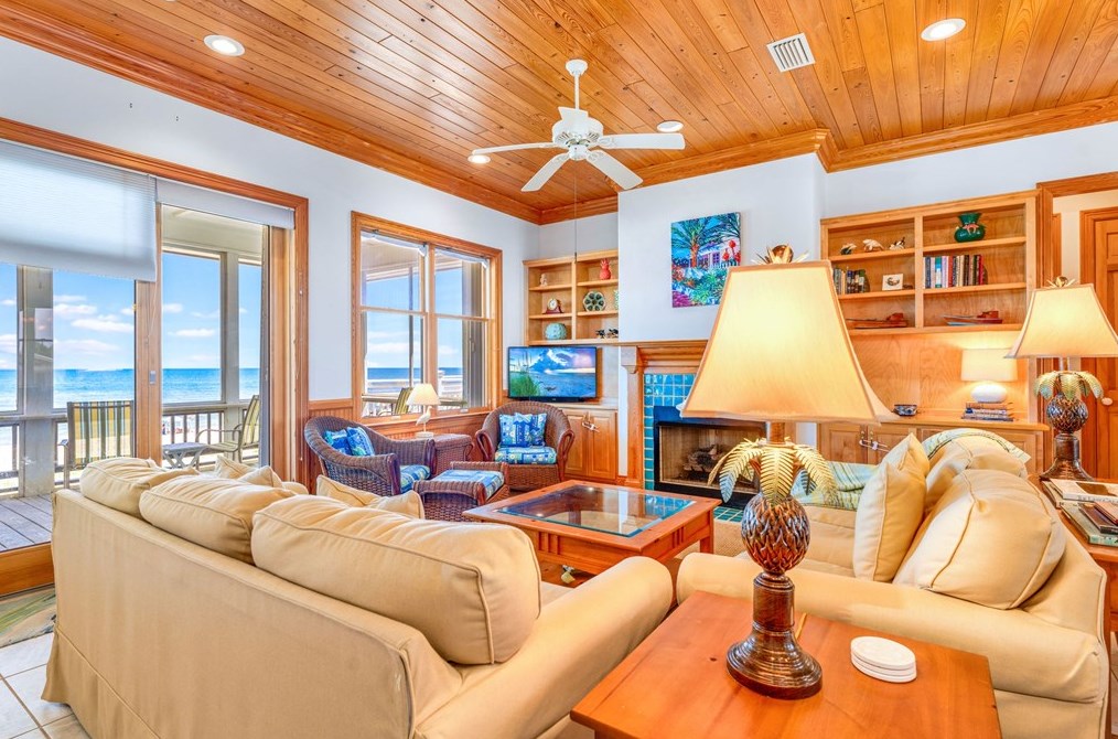 872 W Gorrie Dr, Saint George Island, FL 32328