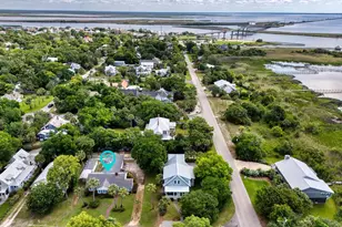 9 11th St, Apalachicola, FL 32320 - Photo 2