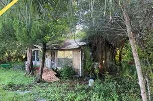 215 4th St, Apalachicola, FL 32320 - Photo 2