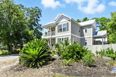 40 Myrtle St, Apalachicola, FL 32320 - Photo 1