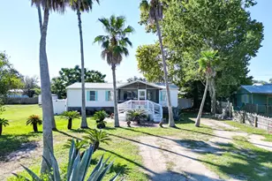 348 Atlantic St, Port Saint Joe, FL 32456 - Photo 2