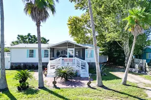 348 Atlantic St, Port Saint Joe, FL 32456 - Photo 1