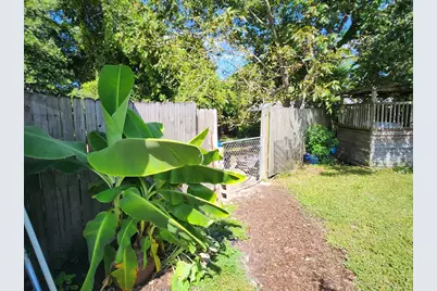 305 20th St, Port Saint Joe, FL 32456 - Photo 18