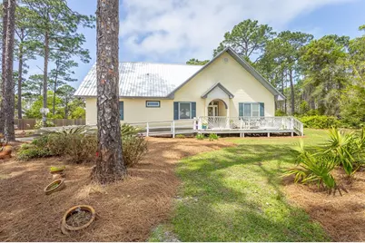 301 Sweet Bay Cir, Eastpoint, FL 32328 - Photo 2