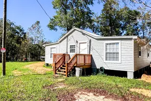 391 Byrd Parker Dr, Wewahitchka, FL 32465 - Photo 2