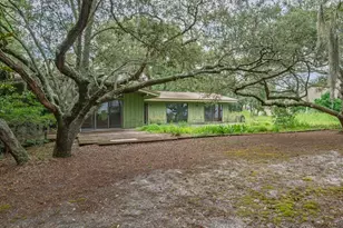 17 S Bay Shore Dr, Eastpoint, FL 32328 - Photo 6