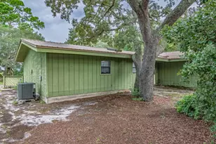 17 S Bay Shore Dr, Eastpoint, FL 32328 - Photo 4