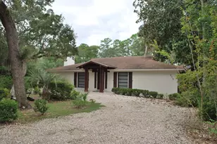 215 N Bayshore Dr, Eastpoint, FL 32328 - Photo 2