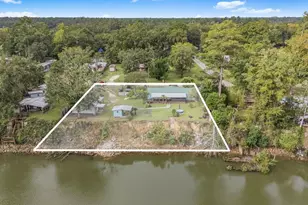 204 Riverview Dr, Wewahitchka, FL 32465 - Photo 2