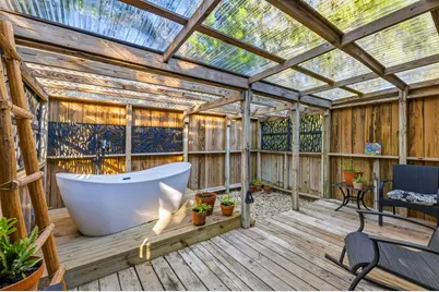 211 N Bay Shore Dr, Eastpoint, FL 32328 - Photo 26