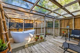 211 N Bayshore Dr, Eastpoint, FL 32328 - Photo 26