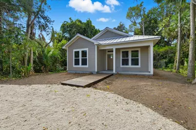 114 8th St, Apalachicola, FL 32320 - Photo 2