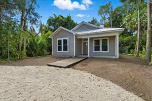 114 8th St, Apalachicola, FL 32320 - Photo 2