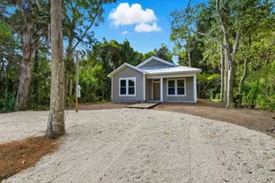 114 8th St, Apalachicola, FL 32320 - Photo 2