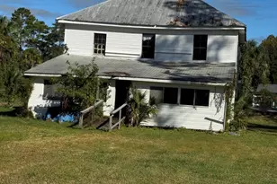 303 SE Ave B, Carrabelle, FL 32322 - Photo 8