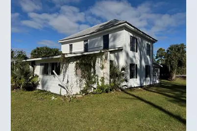 303 SE Ave B, Carrabelle, FL 32322 - Photo 6