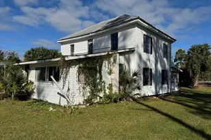 303 SE Ave B, Carrabelle, FL 32322 - Photo 6