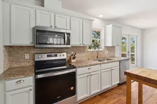 564 W Bay Shore Dr, Saint George Island, FL 32328 - Photo 14