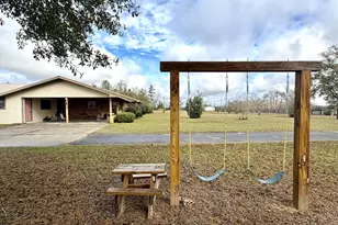 221 Annie Ave, Wewahitchka, FL 32465 - Photo 2